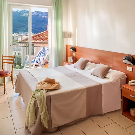 Europa 2* פינאלה ליגורה